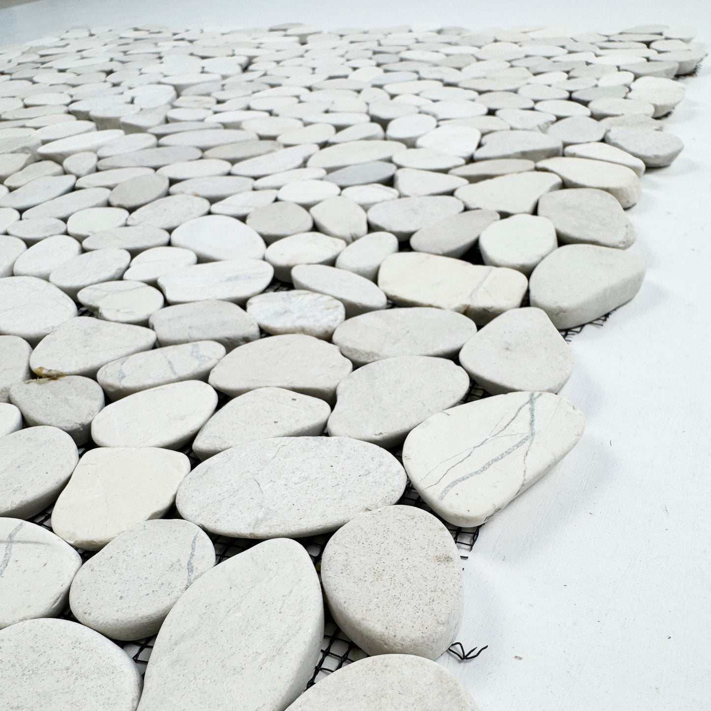 Bali Riverstone Series Light Beige Semi-Matte Sliced Cutting Long Elliptic Shape Natural Pebble Stone Mosaic
