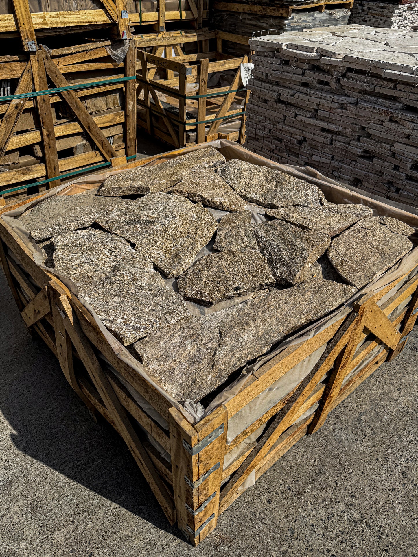 Opulent Flagstone Series Yellow Tiger Vein Loose Random Piece Quartz Wall Cladding