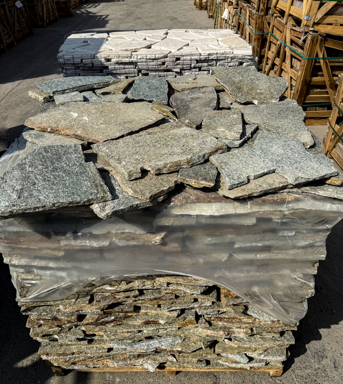 Opulent Flagstone Series Saga Green Loose Random Piece Rust Gneiss Stone Flag Stone