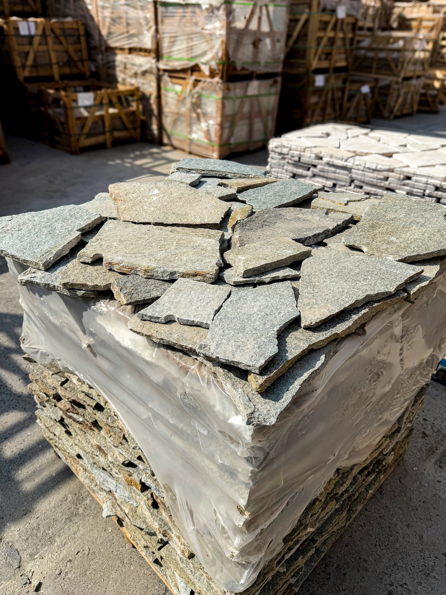 Opulent Flagstone Series Saga Green Loose Random Piece Rust Gneiss Stone Flag Stone